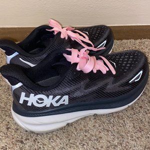 Hoka Clifton 9 Women's US 7.5B - Black and White with Pink Laces
